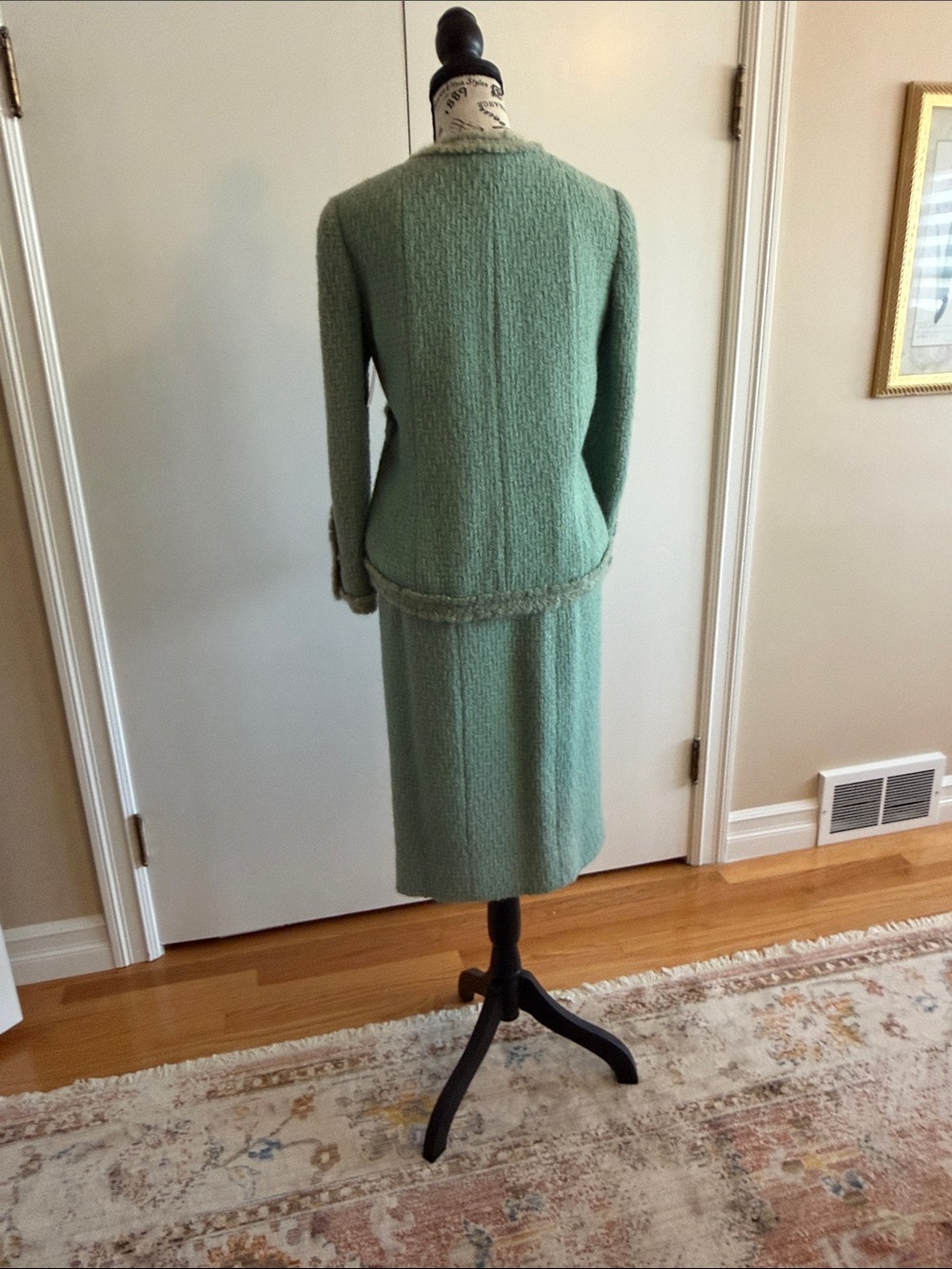Chanel Vintage Mint Bouclé Skirt Suit with Gold Buttons size 34 - Picture 3 of 17
